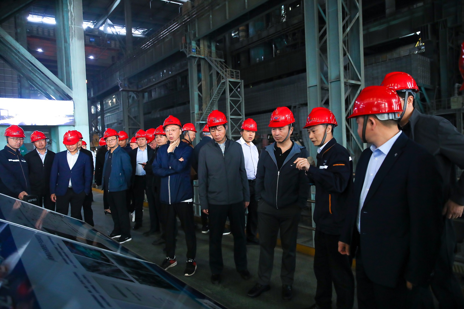 勞動(dòng)創(chuàng)造價(jià)值    奮斗譜寫(xiě)未來(lái)——王勁董事長(zhǎng)五一勞動(dòng)節(jié)到連界基地一線慰問(wèn)并交流座談