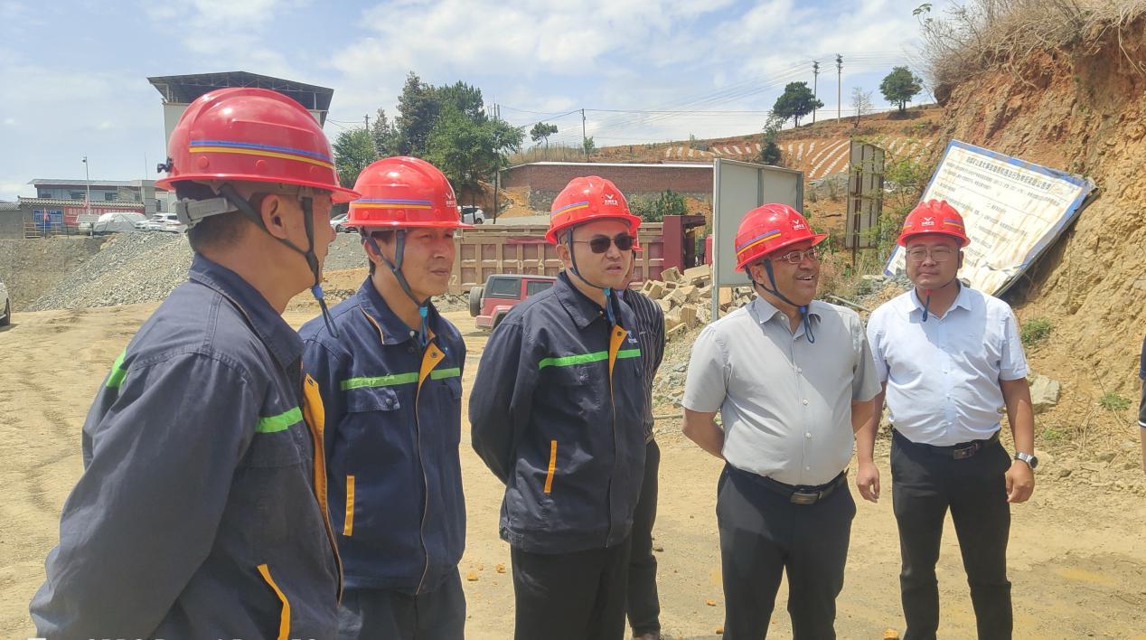 會(huì)理市市委書(shū)記陳方勇到礦業(yè)總公司會(huì)理區(qū)域視察工作