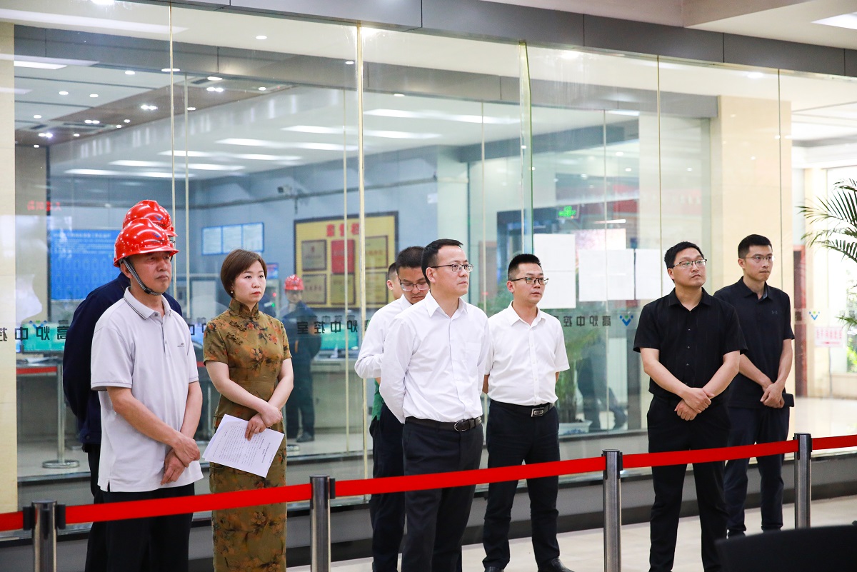              市委常委、統(tǒng)戰(zhàn)部部長羅萬東一行 深入川威調(diào)研推動轉(zhuǎn)型升級與綠色發(fā)展(圖2)