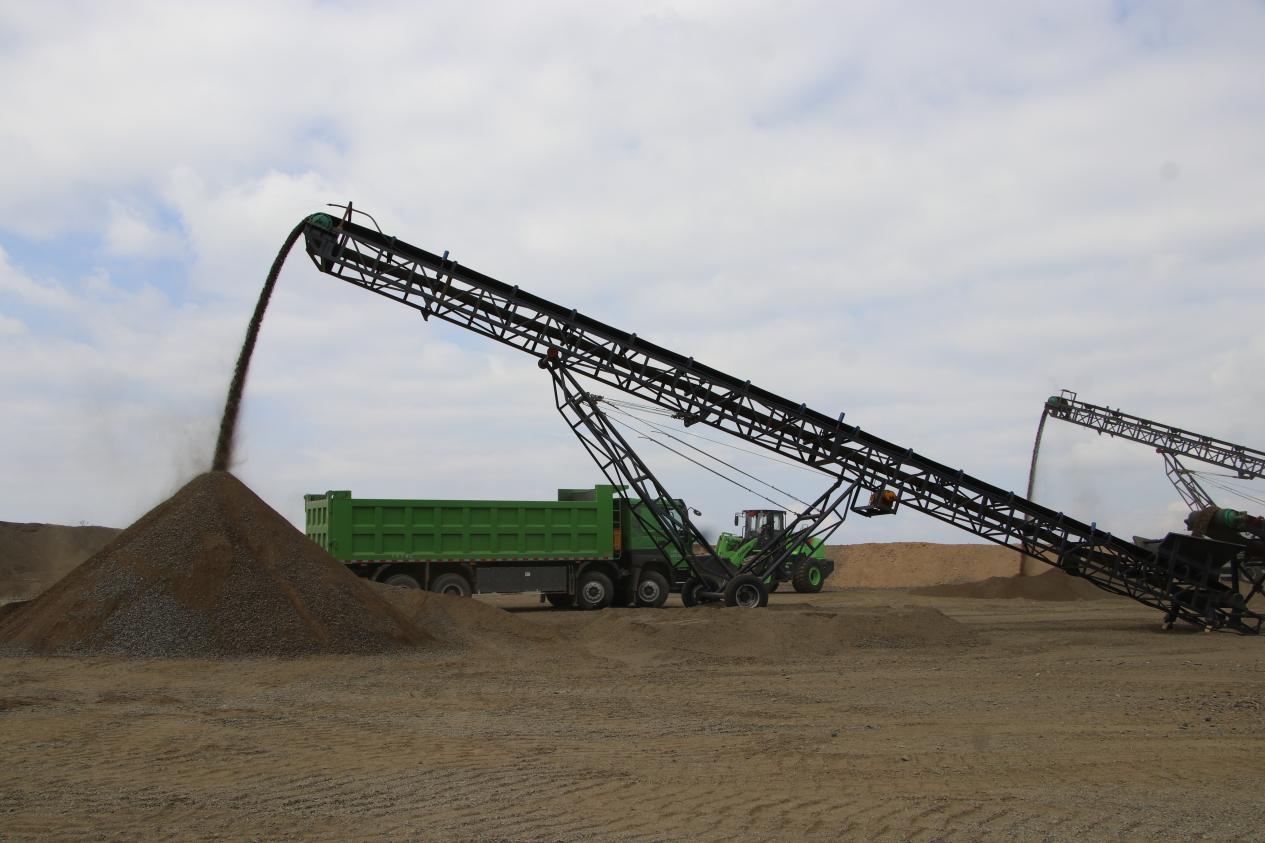 礦業(yè)總公司黑谷田排土場(chǎng)含鐵圍巖回收及擴(kuò)容工程正式投運(yùn)(圖2)