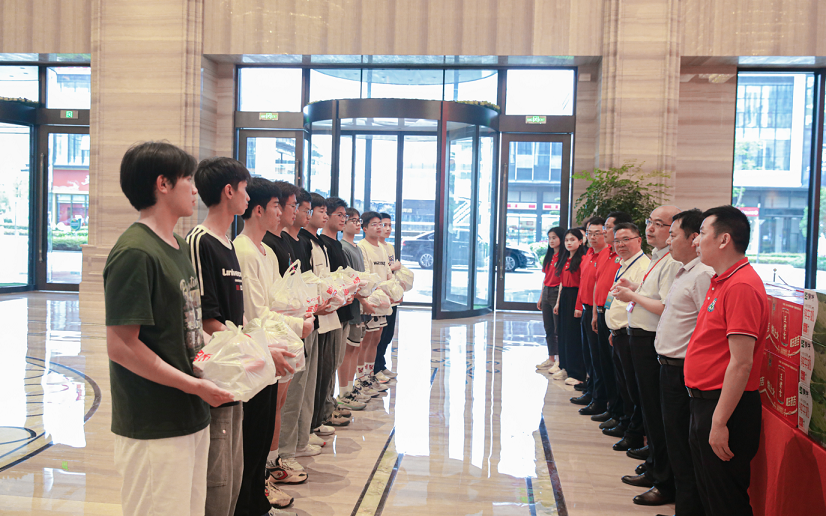 星光不負(fù)趕路人 時(shí)光不負(fù)有心人——集團(tuán)公司慰問競力學(xué)校2024年高考學(xué)子(圖2)