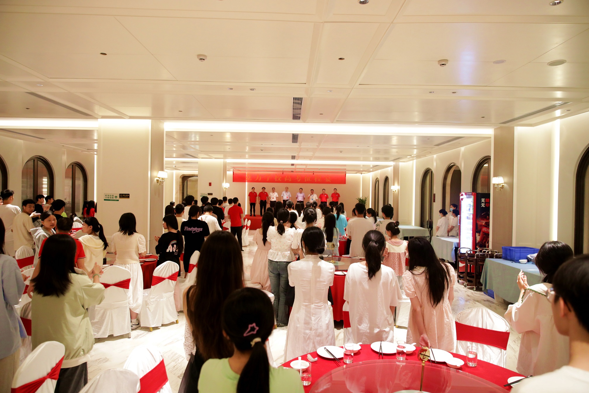 星光不負(fù)趕路人 時(shí)光不負(fù)有心人——集團(tuán)公司慰問競力學(xué)校2024年高考學(xué)子(圖5)