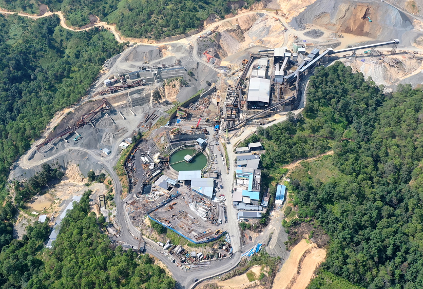 聯(lián)鑫礦業(yè)秀水河一段破碎與球磨搬遷項(xiàng)目800t/h破碎生產(chǎn)線帶負(fù)荷試運(yùn)轉(zhuǎn)成功