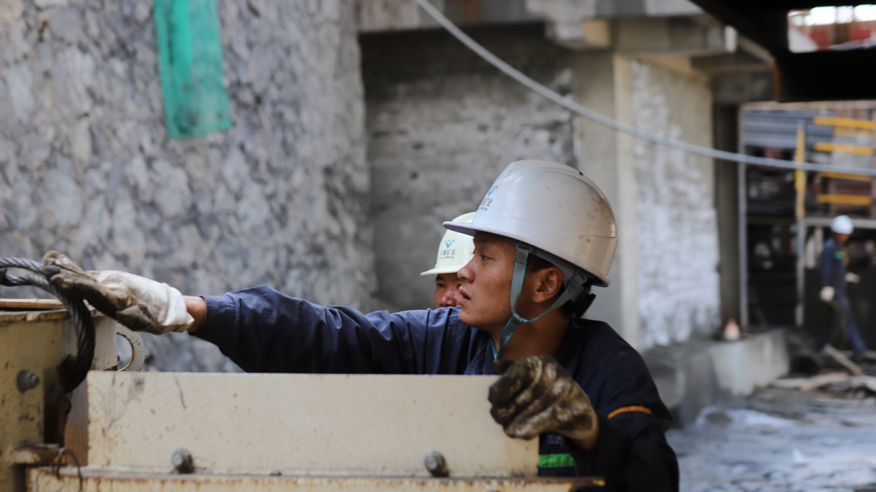 聯(lián)鑫礦業(yè)秀水河一段破碎與球磨搬遷項(xiàng)目800t/h破碎生產(chǎn)線帶負(fù)荷試運(yùn)轉(zhuǎn)成功(圖3) 聯(lián)鑫礦業(yè)秀水河一段破碎與球磨搬遷項(xiàng)目800t/h破碎生產(chǎn)線帶負(fù)荷試運(yùn)轉(zhuǎn)成功(圖3)