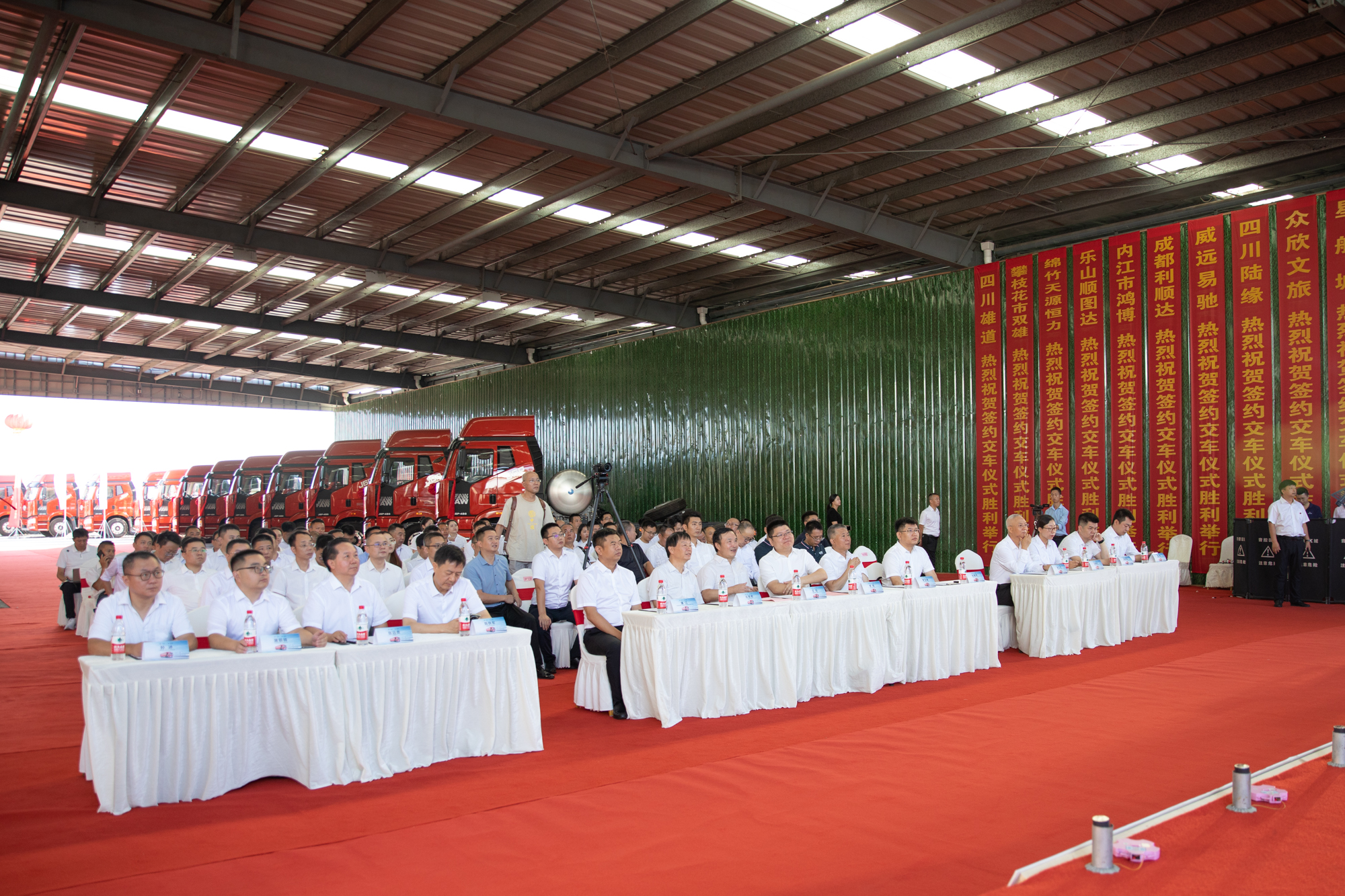 川威集團(tuán)&一汽解放千臺(tái)戰(zhàn)略簽約暨首批J6P 486 LNG交車儀式成功舉行