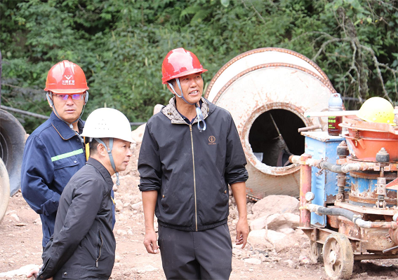 聯(lián)鑫礦業(yè)公司紅星溝尾礦庫項(xiàng)目排洪隧洞順利開工(圖2)