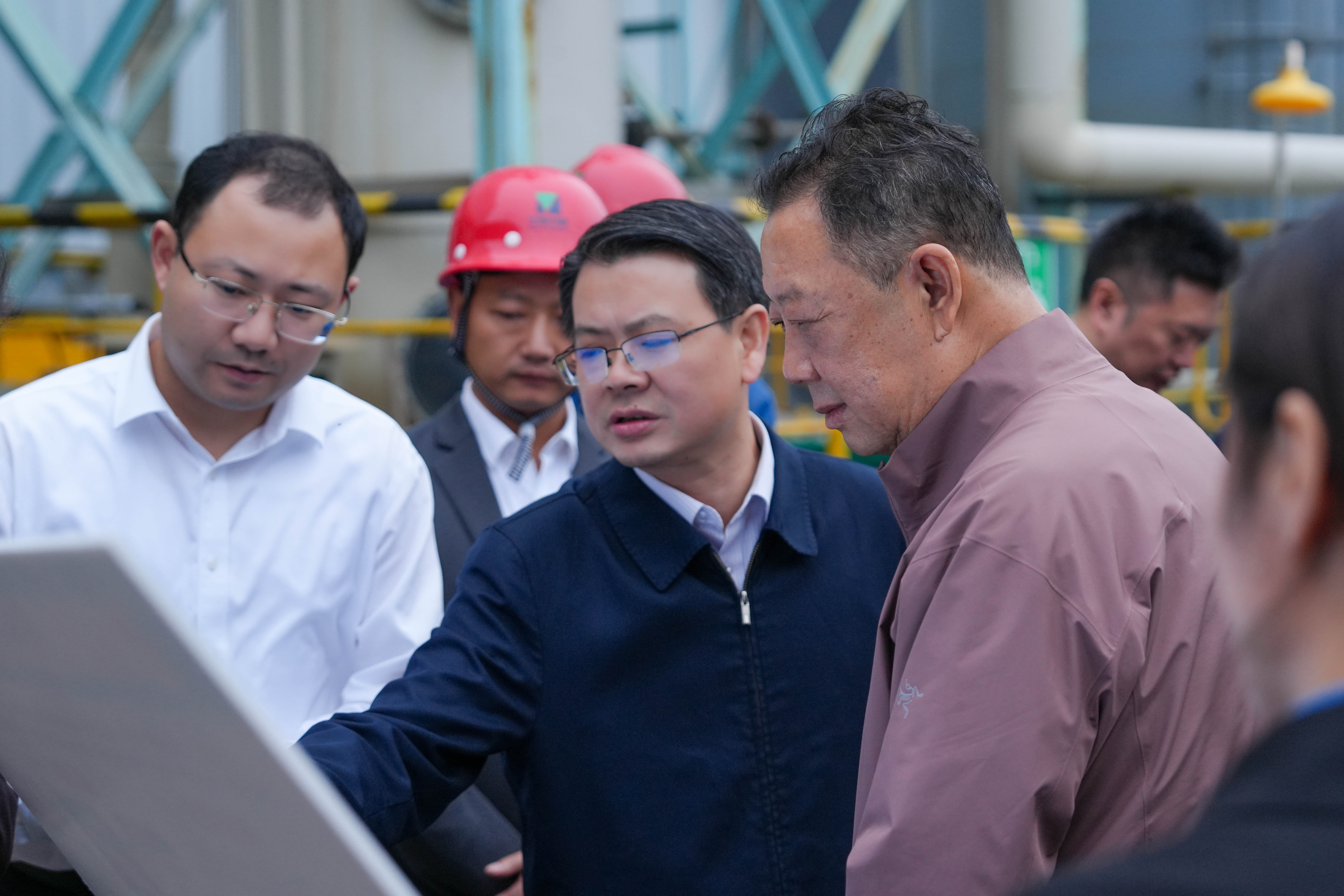 省高科協(xié)理事長，省政協(xié)黨組原副書記、副主席曲木史哈一行到川威調(diào)研(圖2)