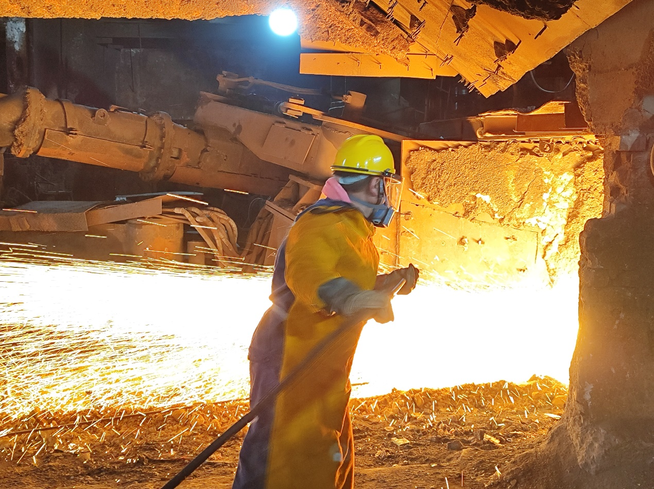 凝心聚力譜新篇 全面復產(chǎn)創(chuàng)佳績——釩鈦科技4#高爐順利點火開爐