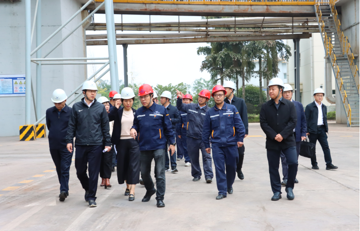 落實(shí)超低排放改造  推動(dòng)行業(yè)綠色發(fā)展 ——內(nèi)江市委副書記路松明一行蒞臨星船城公司調(diào)研(圖2)