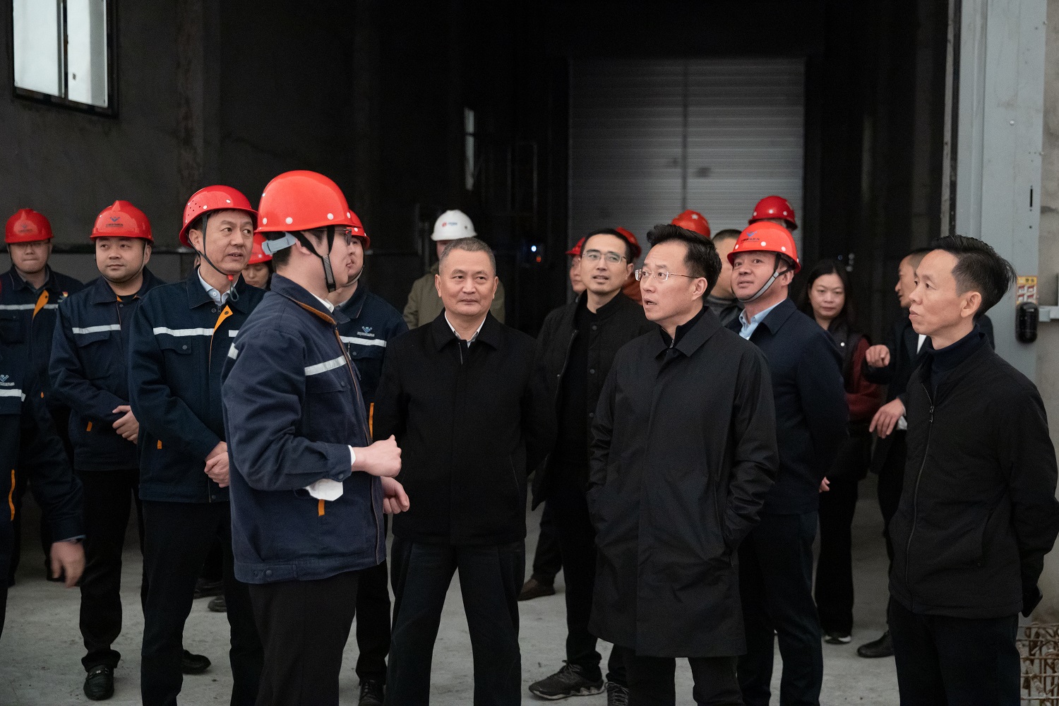市人大常委會副主任曾云忠一行到川威調研督導超低排放改造項目建設