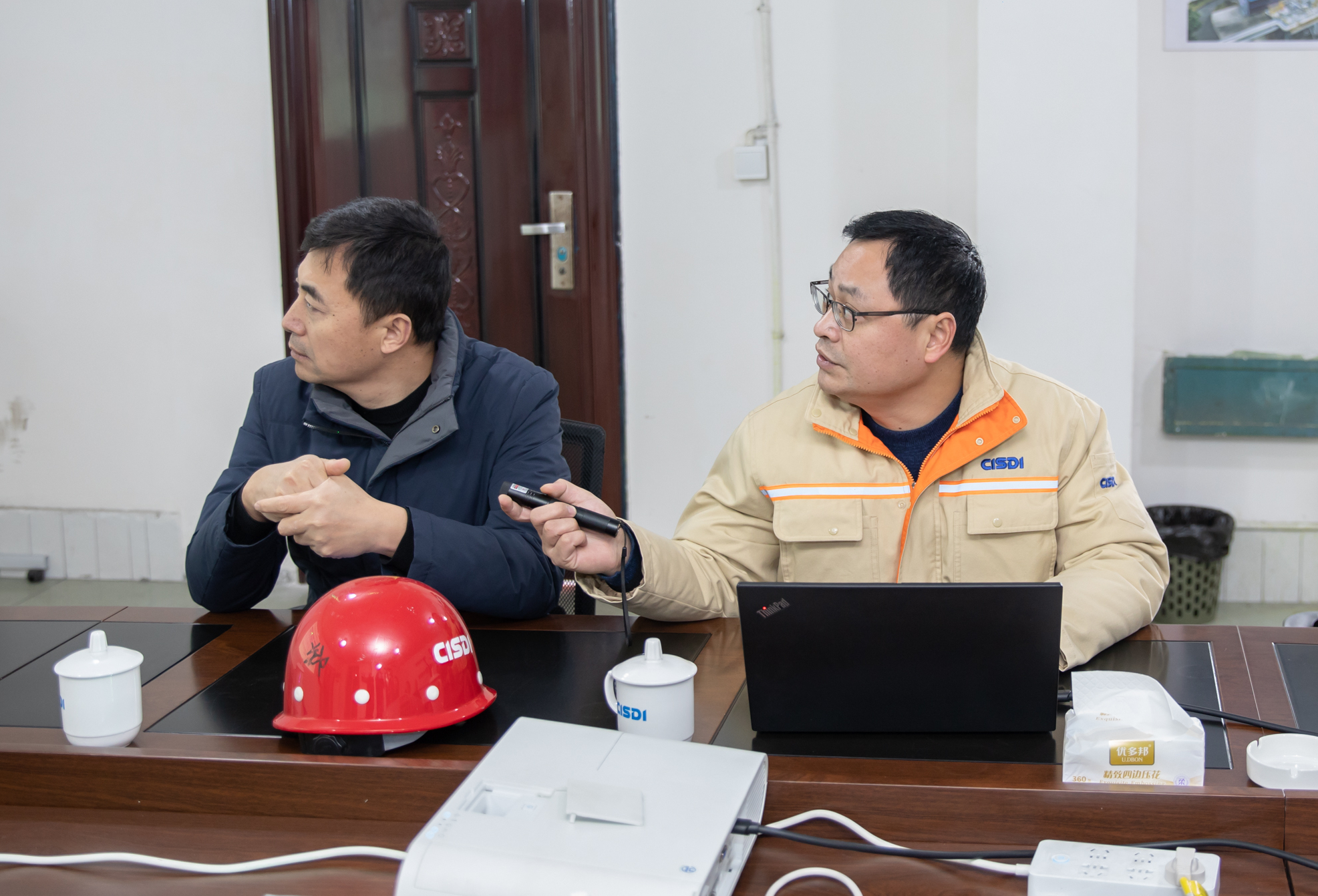 工信部原材料司鋼鐵處副處長張緒武一行到川威連界基地調(diào)研(圖2)