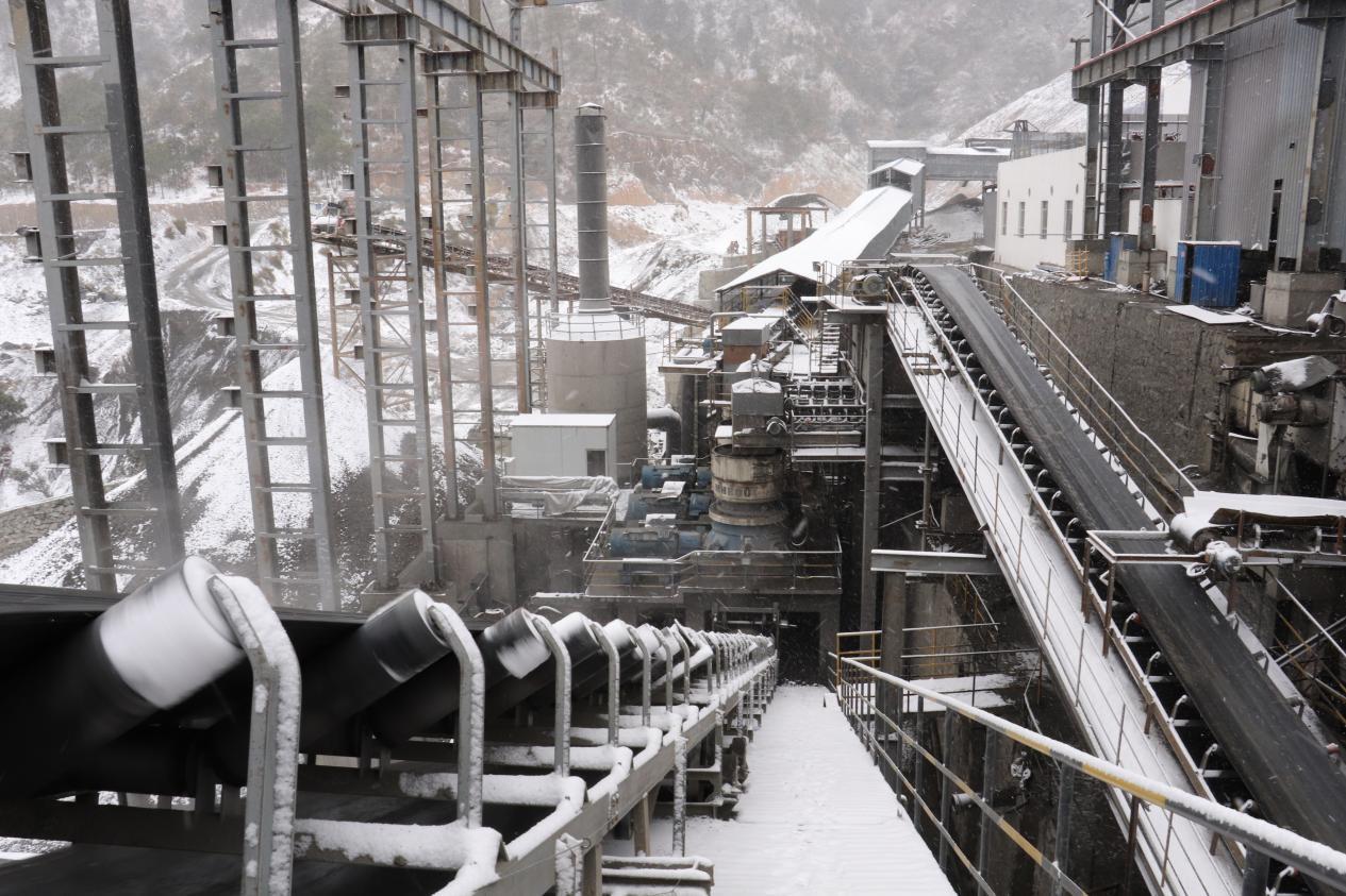 戰(zhàn)風(fēng)雪，斗嚴(yán)寒！ ——聯(lián)鑫礦業(yè)公司會(huì)理區(qū)域全力護(hù)航節(jié)前安全生產(chǎn)