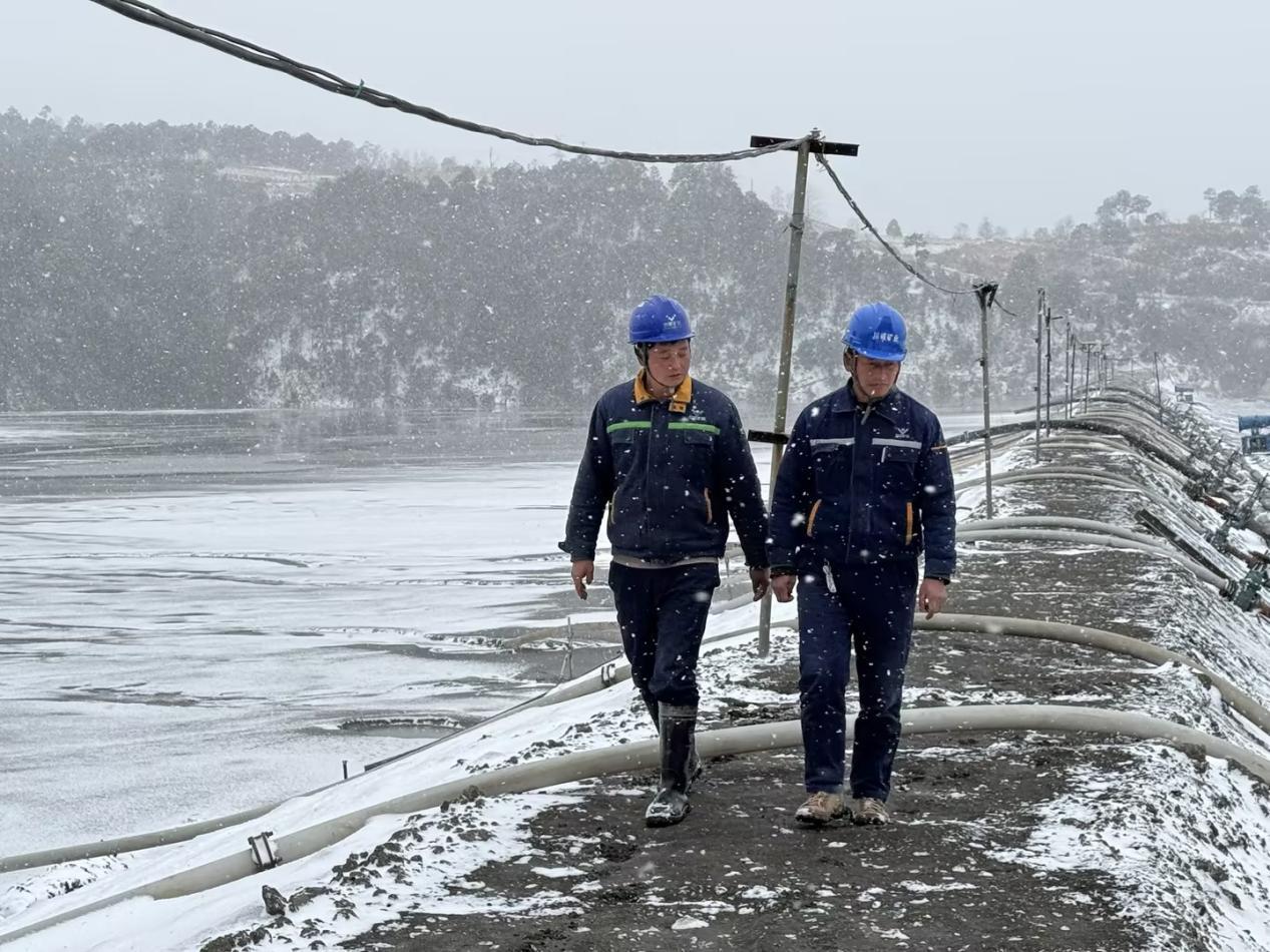 戰(zhàn)風雪，斗嚴寒！ ——聯(lián)鑫礦業(yè)公司會理區(qū)域全力護航節(jié)前安全生產(圖4)
