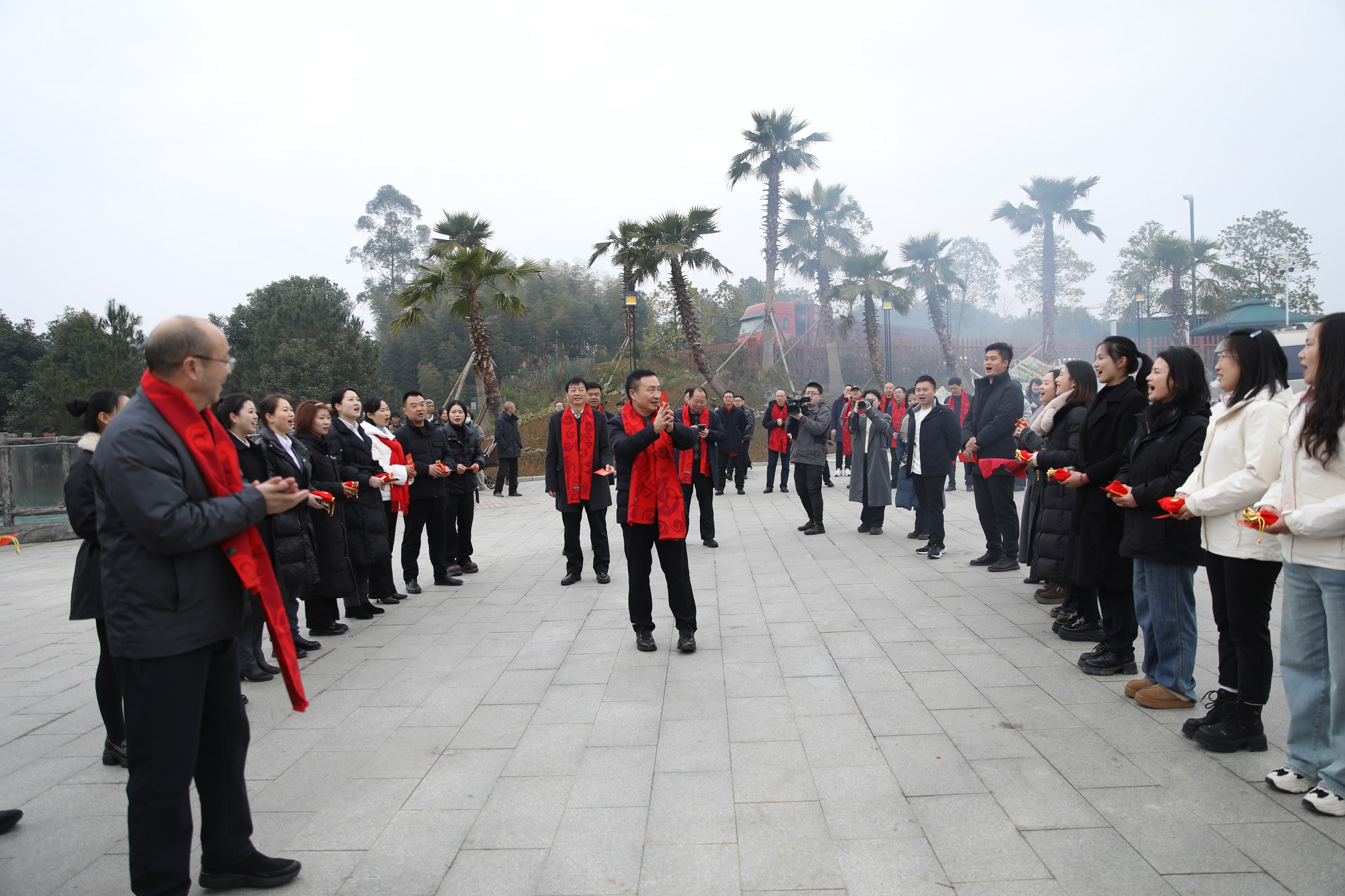 新起點(diǎn) 新征程 新作為 集團(tuán)公司開(kāi)展2025年新春慰問(wèn)活動(dòng)暨迎新春團(tuán)拜會(huì)(圖6)