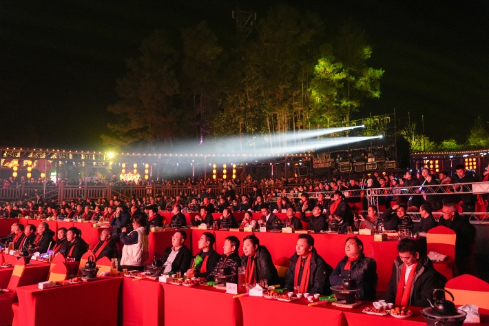 川威集團隆重舉行 2025“與你同行”交響主題年會