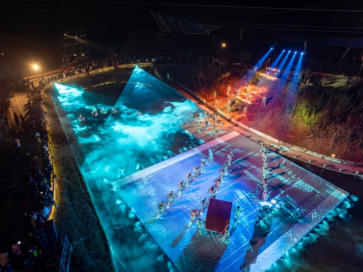 川威集團(tuán)隆重舉行 2025“與你同行”交響主題年會(圖6) 川威集團(tuán)隆重舉行 2025“與你同行”交響主題年會(圖6)