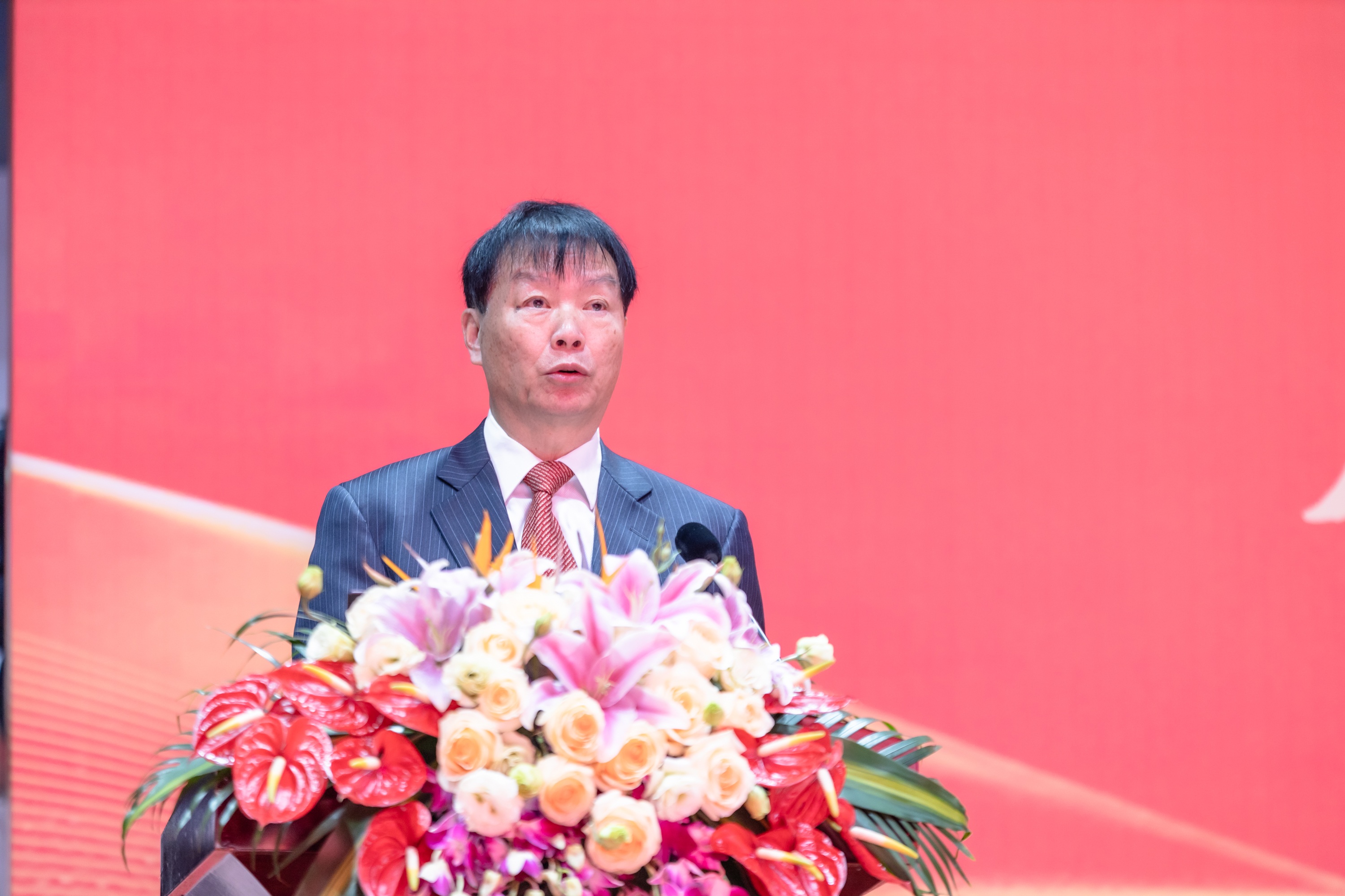 與你同行 向前堅(jiān)持——集團(tuán)公司隆重召開(kāi)2025年度總結(jié)表彰大會(huì)(圖6) 與你同行 向前堅(jiān)持——集團(tuán)公司隆重召開(kāi)2025年度總結(jié)表彰大會(huì)(圖6)