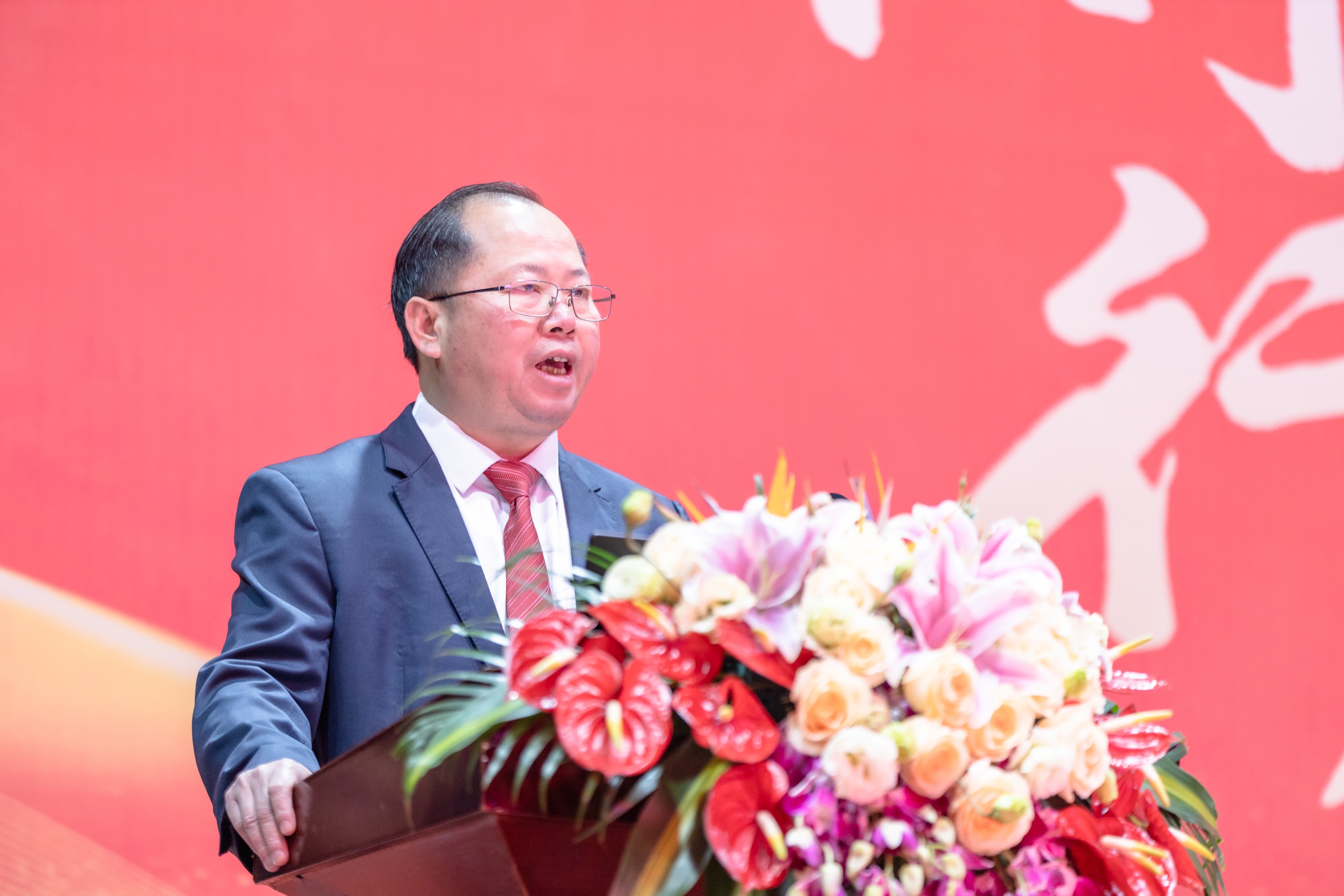 與你同行 向前堅(jiān)持——集團(tuán)公司隆重召開(kāi)2025年度總結(jié)表彰大會(huì)(圖8) 與你同行 向前堅(jiān)持——集團(tuán)公司隆重召開(kāi)2025年度總結(jié)表彰大會(huì)(圖8)