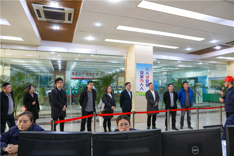 四川省產(chǎn)業(yè)投資集團(tuán)到川威釩鈦科技考察交流(圖1) 四川省產(chǎn)業(yè)投資集團(tuán)到川威釩鈦科技考察交流(圖1)