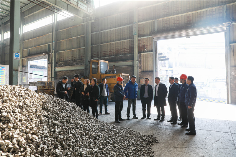 四川省產(chǎn)業(yè)投資集團(tuán)到川威釩鈦科技考察交流(圖2) 四川省產(chǎn)業(yè)投資集團(tuán)到川威釩鈦科技考察交流(圖2)