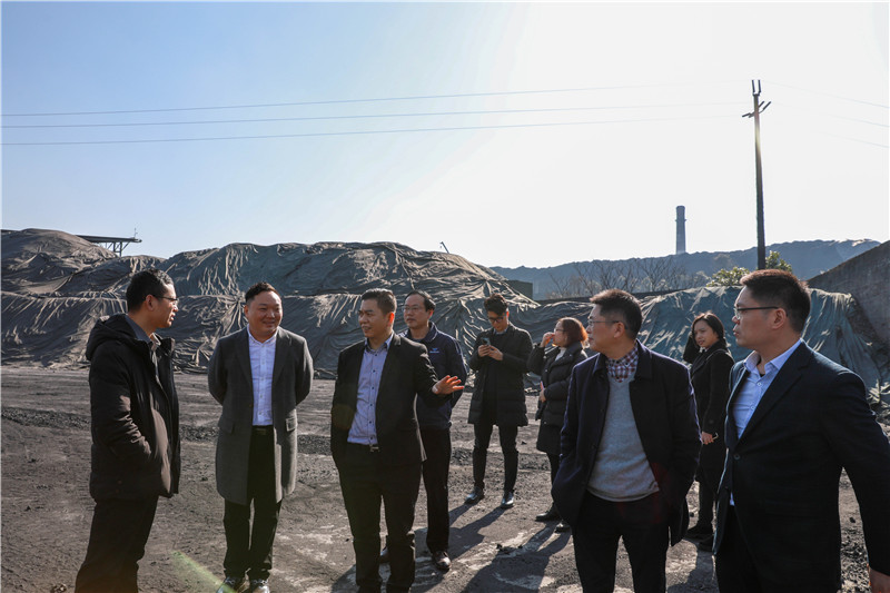 四川省產(chǎn)業(yè)投資集團(tuán)到川威釩鈦科技考察交流(圖3) 四川省產(chǎn)業(yè)投資集團(tuán)到川威釩鈦科技考察交流(圖3)