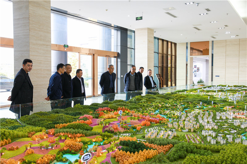 川煤集團(tuán)副總經(jīng)理徐廷甫一行 到川威連界基地交流(圖1) 川煤集團(tuán)副總經(jīng)理徐廷甫一行 到川威連界基地交流(圖1)