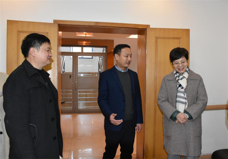 市總工會領(lǐng)導(dǎo)到川威慰問困難員工暨勞模代表(圖4) 市總工會領(lǐng)導(dǎo)到川威慰問困難員工暨勞模代表(圖4)