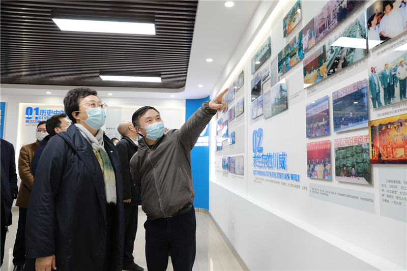 內(nèi)江市市長(zhǎng)鄭莉一行蒞臨川威連界基地調(diào)研(圖2) 內(nèi)江市市長(zhǎng)鄭莉一行蒞臨川威連界基地調(diào)研(圖2)