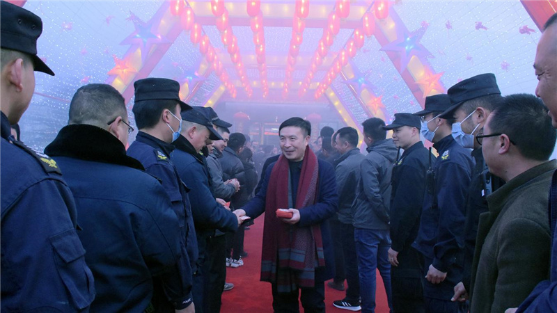 張燈結(jié)彩迎新年 齊心協(xié)力譜新篇丨集團(tuán)領(lǐng)導(dǎo)大年初一開展新春慰問活動(dòng)(圖1) 張燈結(jié)彩迎新年 齊心協(xié)力譜新篇丨集團(tuán)領(lǐng)導(dǎo)大年初一開展新春慰問活動(dòng)(圖1)