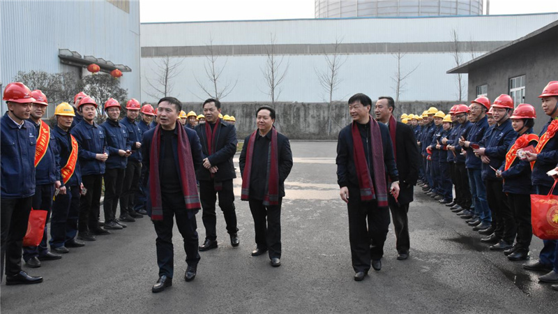 張燈結(jié)彩迎新年 齊心協(xié)力譜新篇丨集團(tuán)領(lǐng)導(dǎo)大年初一開展新春慰問活動(dòng)(圖3) 張燈結(jié)彩迎新年 齊心協(xié)力譜新篇丨集團(tuán)領(lǐng)導(dǎo)大年初一開展新春慰問活動(dòng)(圖3)