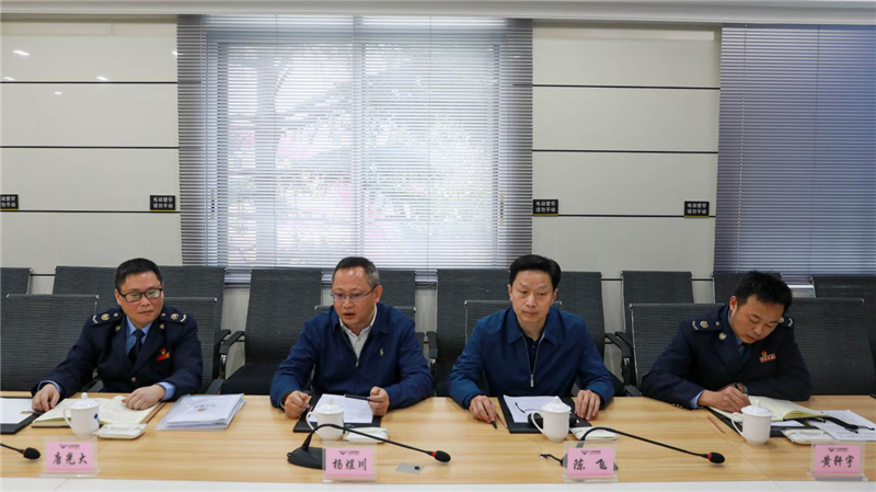 內(nèi)江市稅務(wù)局局長(zhǎng)楊煜川一行走訪全國(guó)人大代表(圖2) 內(nèi)江市稅務(wù)局局長(zhǎng)楊煜川一行走訪全國(guó)人大代表(圖2)