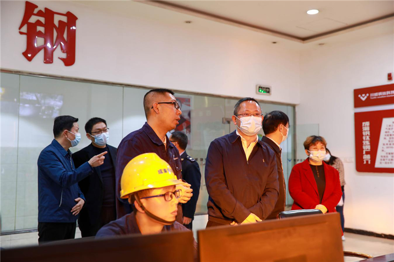 內(nèi)江市稅務(wù)局局長(zhǎng)楊煜川一行走訪全國(guó)人大代表(圖6) 內(nèi)江市稅務(wù)局局長(zhǎng)楊煜川一行走訪全國(guó)人大代表(圖6)