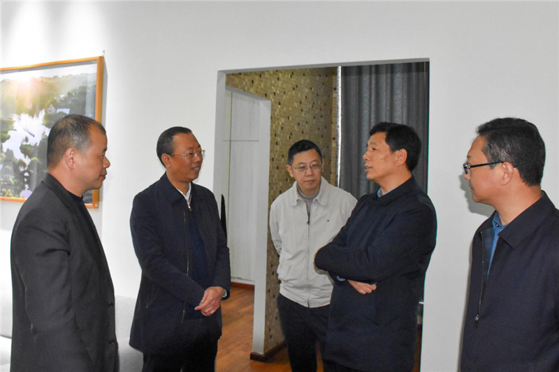 四川省省經(jīng)信廳楊健一行蒞威調研指導工作(圖5) 四川省省經(jīng)信廳楊健一行蒞威調研指導工作(圖5)