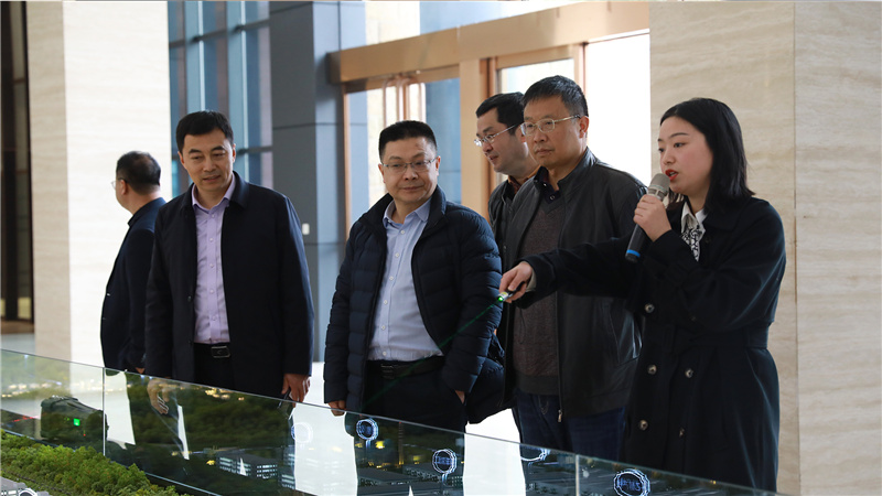 西南化工研究設(shè)計(jì)院有限公司副總經(jīng)理孫炳一行來(lái)威參觀交流(圖4)