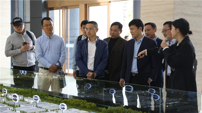 市經(jīng)信局\內(nèi)江師范學(xué)院蒞臨川威調(diào)研(圖2) 市經(jīng)信局\內(nèi)江師范學(xué)院蒞臨川威調(diào)研(圖2)