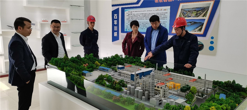 大連博融新材料公司、融科儲能公司蒞臨川威集團共同探討釩電池產(chǎn)業(yè)合作(圖1)