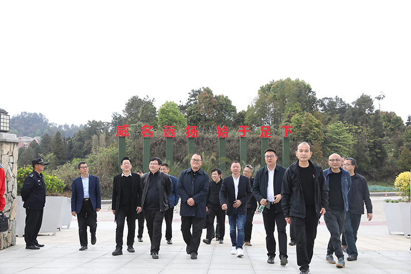 資中縣領(lǐng)導(dǎo)到川威連界生產(chǎn)基地開展專題調(diào)研(圖3) 資中縣領(lǐng)導(dǎo)到川威連界生產(chǎn)基地開展專題調(diào)研(圖3)