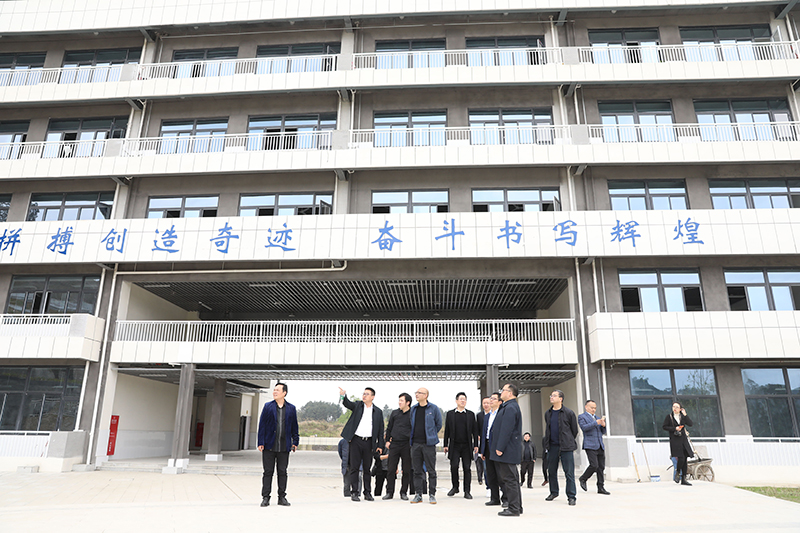 資中縣領(lǐng)導(dǎo)到川威連界生產(chǎn)基地開展專題調(diào)研(圖4) 資中縣領(lǐng)導(dǎo)到川威連界生產(chǎn)基地開展專題調(diào)研(圖4)