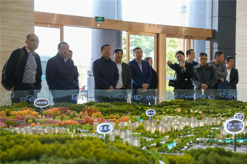 省成本調(diào)查監(jiān)審局局長羅飛龍一行到川威連界基地調(diào)研(圖1) 省成本調(diào)查監(jiān)審局局長羅飛龍一行到川威連界基地調(diào)研(圖1)