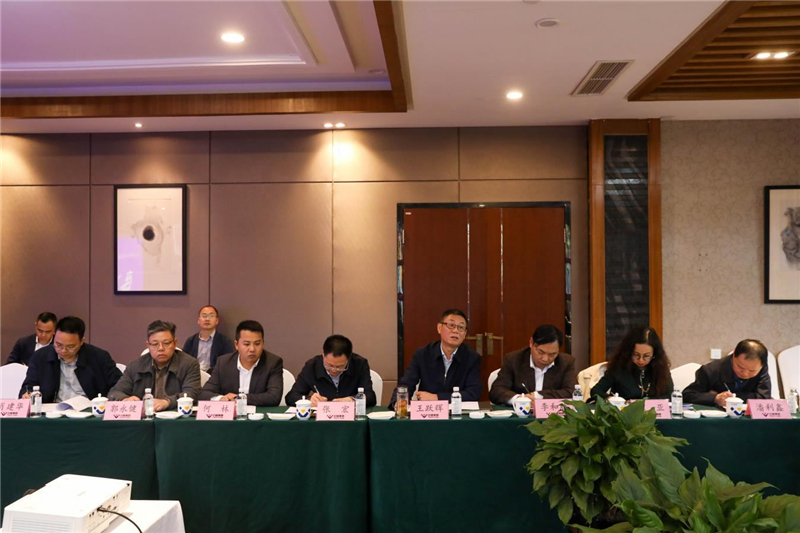 省成本調(diào)查監(jiān)審局局長羅飛龍一行到川威連界基地調(diào)研(圖3) 省成本調(diào)查監(jiān)審局局長羅飛龍一行到川威連界基地調(diào)研(圖3)