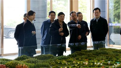 四川循環(huán)經(jīng)濟(jì)協(xié)會(huì)會(huì)長(zhǎng)鐘勤建一行到川威連界基地調(diào)研