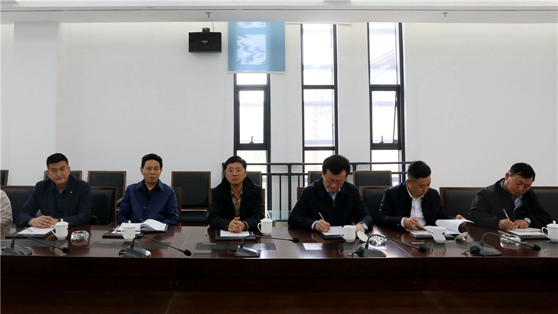 四川循環(huán)經(jīng)濟(jì)協(xié)會會長鐘勤建一行到川威連界基地調(diào)研(圖3) 四川循環(huán)經(jīng)濟(jì)協(xié)會會長鐘勤建一行到川威連界基地調(diào)研(圖3)