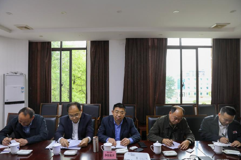 瀘州港務(wù)公司到川威參觀交流(圖7) 瀘州港務(wù)公司到川威參觀交流(圖7)