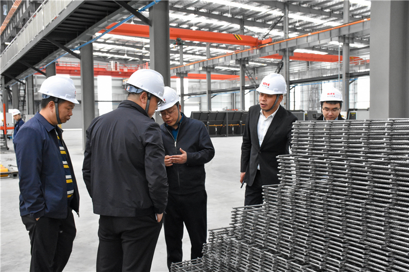 華西綠舍建材董事長劉華東一行到川威調(diào)研(圖3) 華西綠舍建材董事長劉華東一行到川威調(diào)研(圖3)