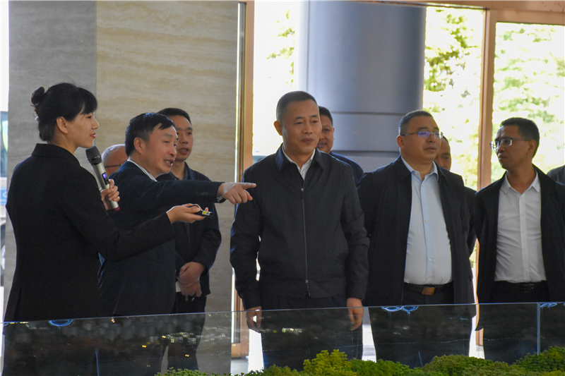 仁壽縣委書記王岳一行蒞臨川威調(diào)研(圖1) 仁壽縣委書記王岳一行蒞臨川威調(diào)研(圖1)