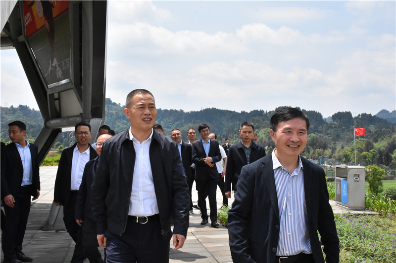 仁壽縣委書記王岳一行蒞臨川威調(diào)研(圖2) 仁壽縣委書記王岳一行蒞臨川威調(diào)研(圖2)