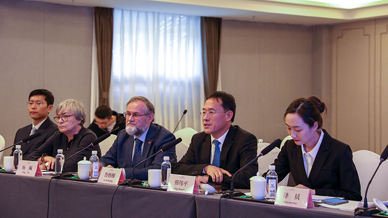 德國(guó)駐成都領(lǐng)事館魯悟剛一行蒞臨川威連界基地考察交流(圖7) 德國(guó)駐成都領(lǐng)事館魯悟剛一行蒞臨川威連界基地考察交流(圖7)