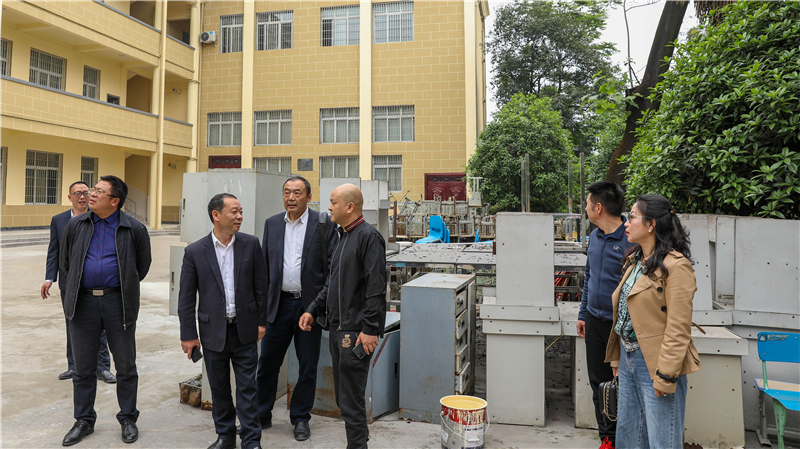 博駿教育集團(tuán)副總裁謝綱一行蒞臨川威考察座談(圖1) 博駿教育集團(tuán)副總裁謝綱一行蒞臨川威考察座談(圖1)