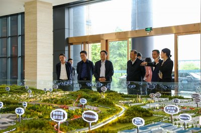 省委編辦二級(jí)巡視員段有榮一行 到釩鈦科技調(diào)研