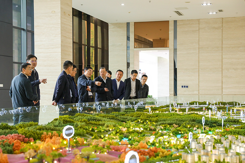 省委編辦二級(jí)巡視員段有榮一行 到釩鈦科技調(diào)研(圖2) 省委編辦二級(jí)巡視員段有榮一行 到釩鈦科技調(diào)研(圖2)